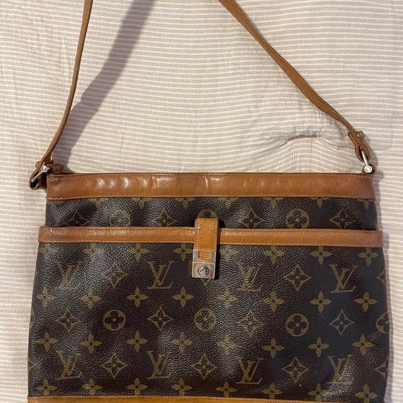 Louis Vuitton Handbags - Authentic LV VINTAGE handbag